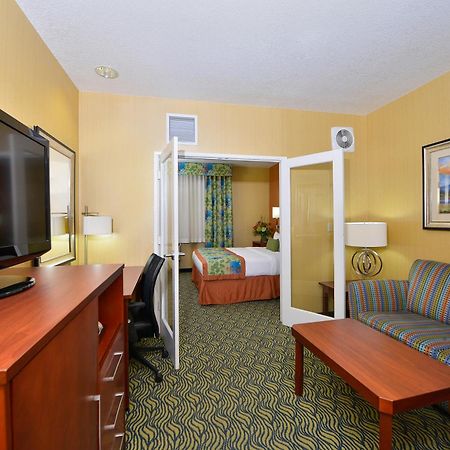 Best Western Plus Fresno Inn Экстерьер фото
