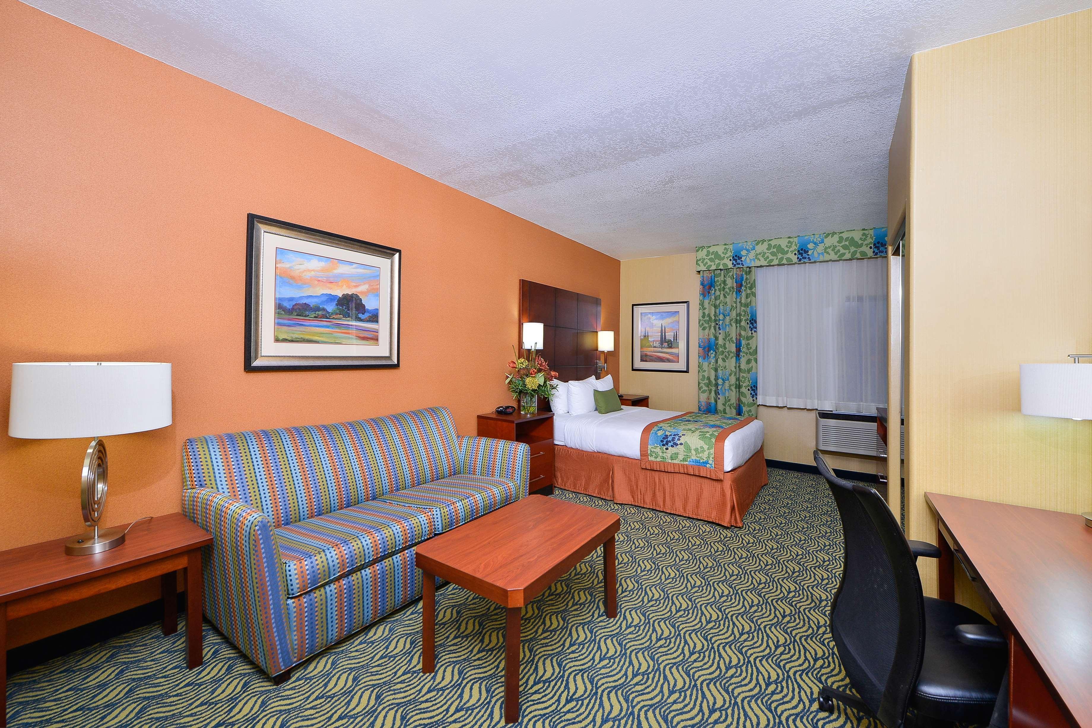 Best Western Plus Fresno Inn Экстерьер фото