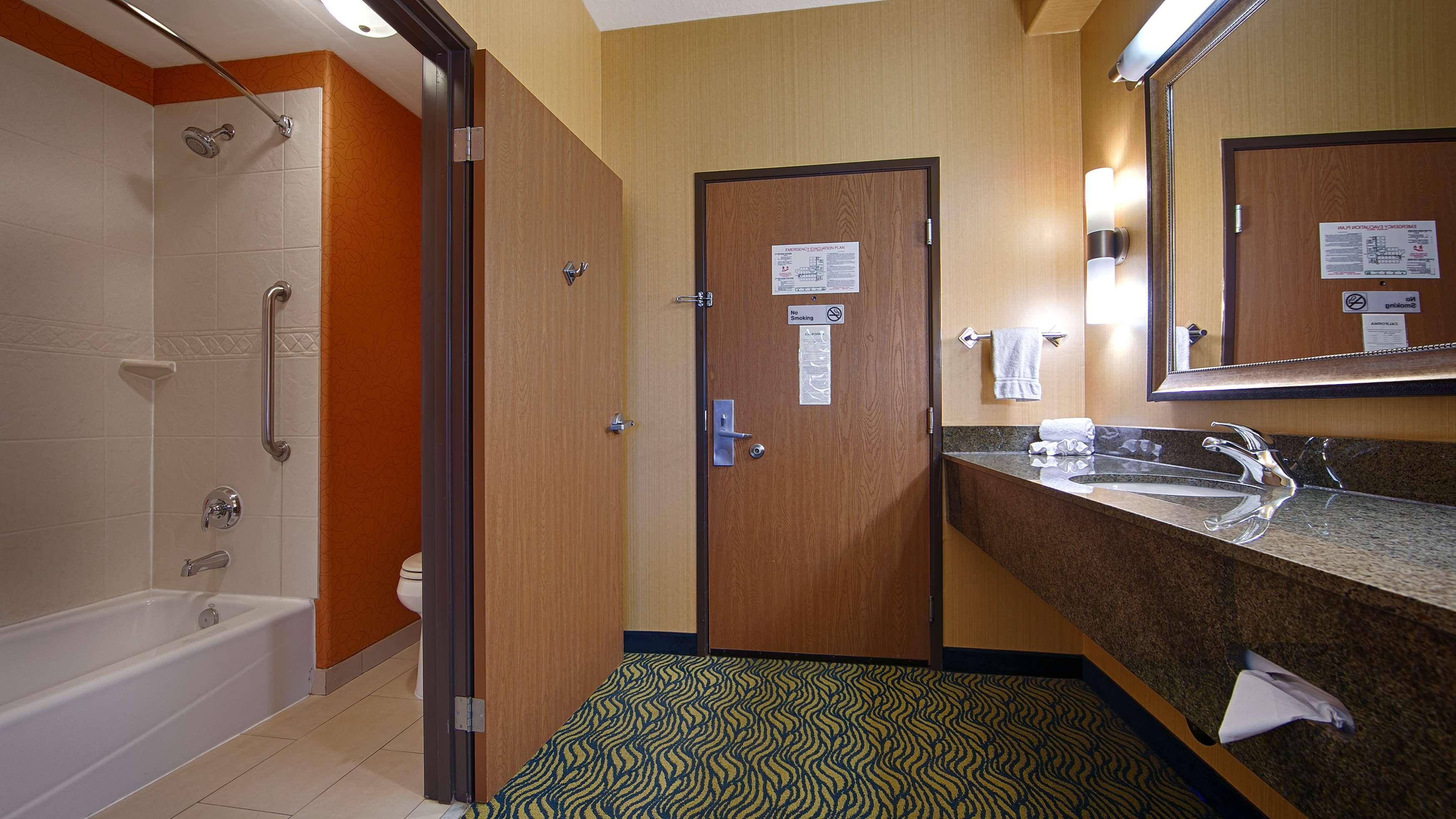 Best Western Plus Fresno Inn Экстерьер фото