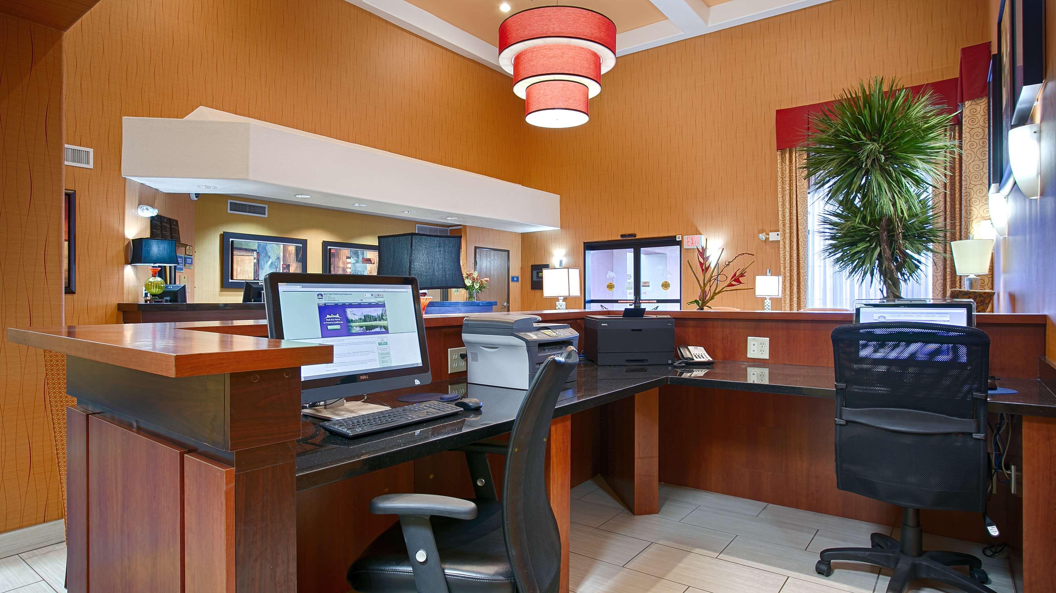 Best Western Plus Fresno Inn Экстерьер фото
