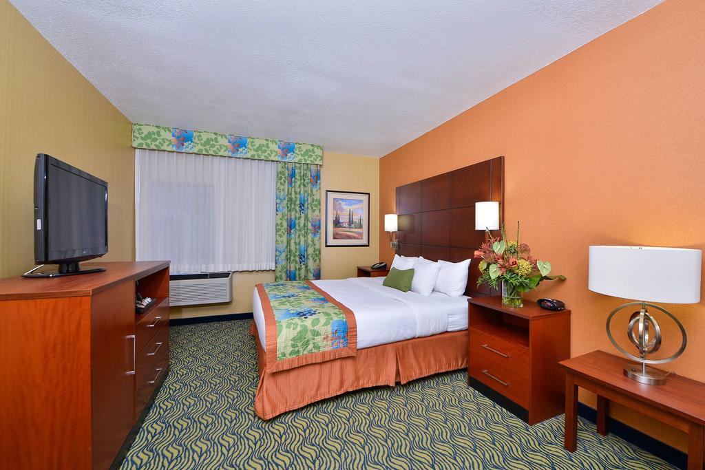 Best Western Plus Fresno Inn Экстерьер фото