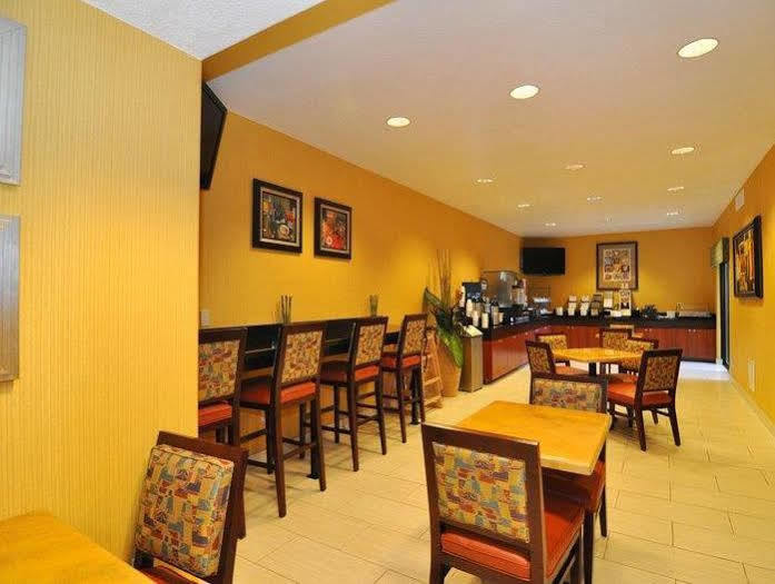 Best Western Plus Fresno Inn Экстерьер фото